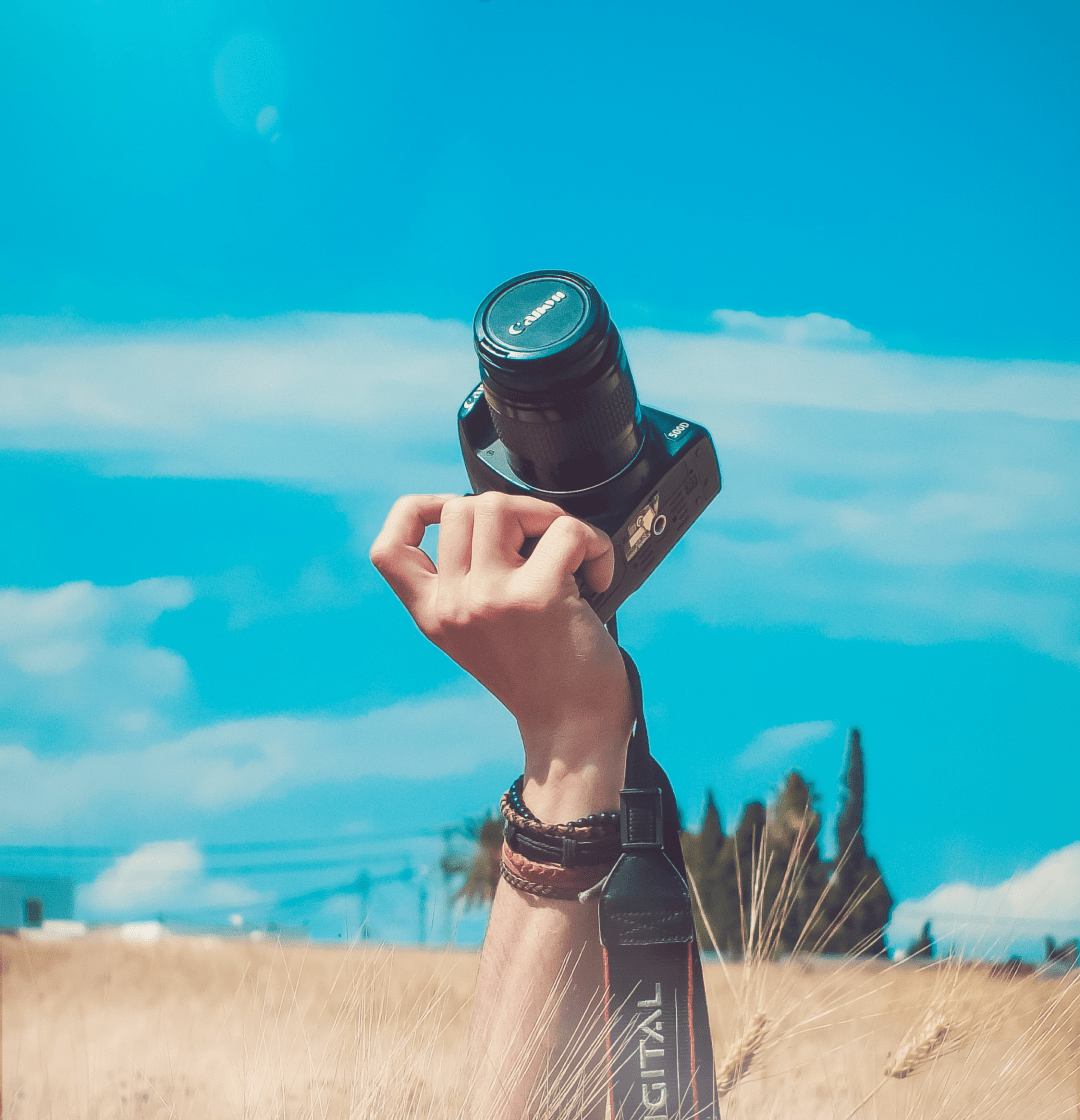 Read more about the article How To Take Photographs Like Professionals?